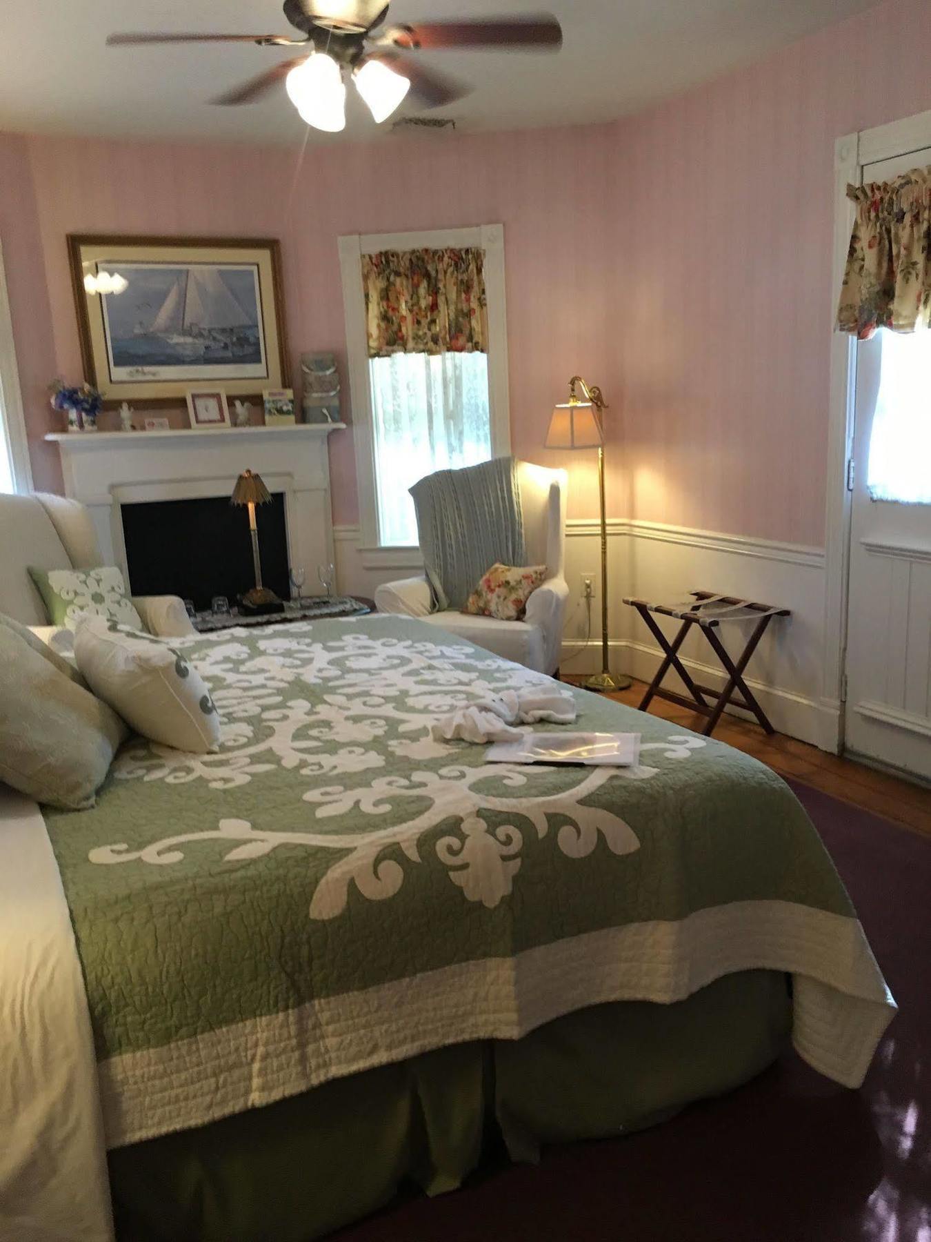 Parsonage Inn Bed And Breakfast Saint Michaels Eksteriør billede
